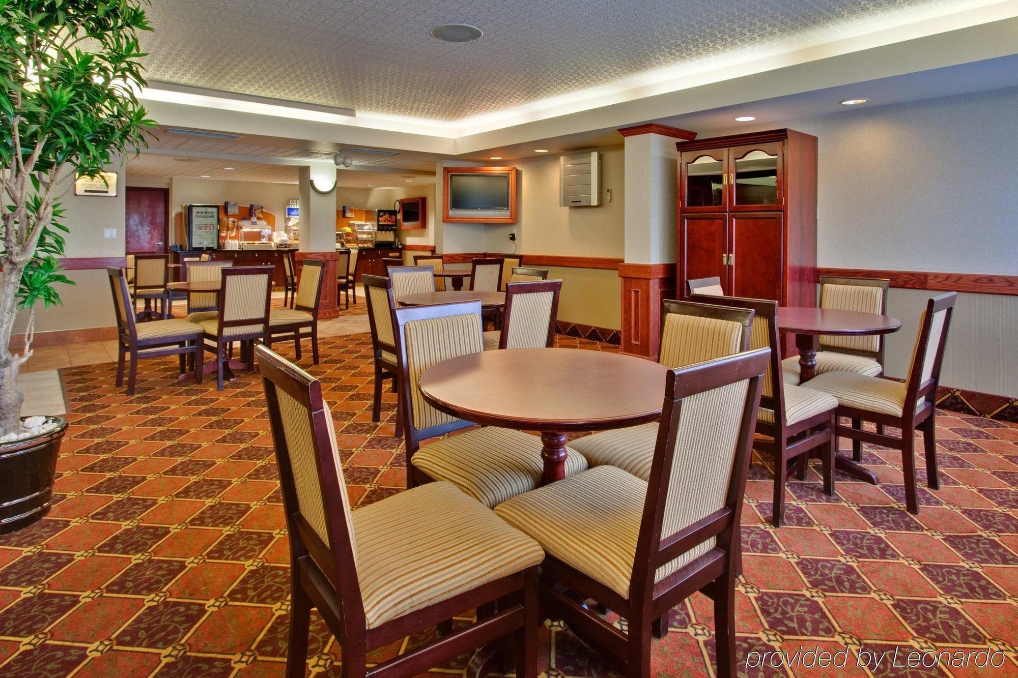 Holiday Inn Express Red Deer, An Ihg Hotel Restaurant photo